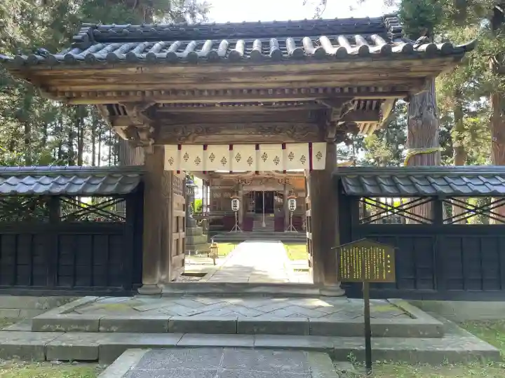 守りの神 藤基神社の{uncategorized: "未分類", other: "その他", undefined: "問題あり", building: "その他建物", grave: "お墓", sacred_gate: "鳥居", guardian: "狛犬", statue: "像", buddha: "仏像", history: "歴史", nature: "自然", garden: "庭園", animal: "動物", pagoda: "塔", temizu: "手水舎", mountain_gate: "山門・神門", sanctuary: "本殿・本堂", subordinate: "末社・摂社", art: "芸術", scenery: "景色", jizo: "地蔵", ema: "絵馬", goshuin: "御朱印", omikuji: "おみくじ", items: "授与品その他", amulet: "お守り", goshuincho: "御朱印帳", eats: "食事", festival: "お祭り", votive_dance: "神楽", shichigosan: "七五三参", wedding: "結婚式", experience: "体験その他", initially: "初詣", around: "周辺", anti_infection: "感染症対策"}