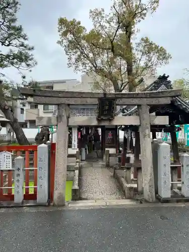 浅澤社（住吉大社境外末社）の{uncategorized: "未分類", other: "その他", undefined: "問題あり", building: "その他建物", grave: "お墓", sacred_gate: "鳥居", guardian: "狛犬", statue: "像", buddha: "仏像", history: "歴史", nature: "自然", garden: "庭園", animal: "動物", pagoda: "塔", temizu: "手水舎", mountain_gate: "山門・神門", sanctuary: "本殿・本堂", subordinate: "末社・摂社", art: "芸術", scenery: "景色", jizo: "地蔵", ema: "絵馬", goshuin: "御朱印", omikuji: "おみくじ", items: "授与品その他", amulet: "お守り", goshuincho: "御朱印帳", eats: "食事", festival: "お祭り", votive_dance: "神楽", shichigosan: "七五三参", wedding: "結婚式", experience: "体験その他", initially: "初詣", around: "周辺", anti_infection: "感染症対策"}