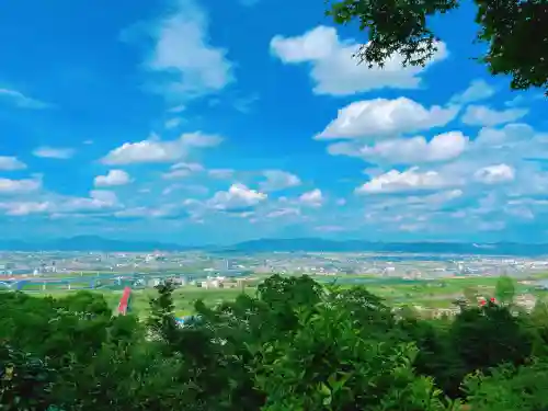 石清水八幡宮の{uncategorized: "未分類", other: "その他", undefined: "問題あり", building: "その他建物", grave: "お墓", sacred_gate: "鳥居", guardian: "狛犬", statue: "像", buddha: "仏像", history: "歴史", nature: "自然", garden: "庭園", animal: "動物", pagoda: "塔", temizu: "手水舎", mountain_gate: "山門・神門", sanctuary: "本殿・本堂", subordinate: "末社・摂社", art: "芸術", scenery: "景色", jizo: "地蔵", ema: "絵馬", goshuin: "御朱印", omikuji: "おみくじ", items: "授与品その他", amulet: "お守り", goshuincho: "御朱印帳", eats: "食事", festival: "お祭り", votive_dance: "神楽", shichigosan: "七五三参", wedding: "結婚式", experience: "体験その他", initially: "初詣", around: "周辺", anti_infection: "感染症対策"}