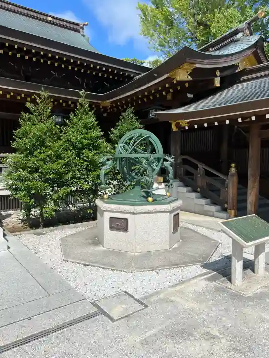 寒川神社の{uncategorized: "未分類", other: "その他", undefined: "問題あり", building: "その他建物", grave: "お墓", sacred_gate: "鳥居", guardian: "狛犬", statue: "像", buddha: "仏像", history: "歴史", nature: "自然", garden: "庭園", animal: "動物", pagoda: "塔", temizu: "手水舎", mountain_gate: "山門・神門", sanctuary: "本殿・本堂", subordinate: "末社・摂社", art: "芸術", scenery: "景色", jizo: "地蔵", ema: "絵馬", goshuin: "御朱印", omikuji: "おみくじ", items: "授与品その他", amulet: "お守り", goshuincho: "御朱印帳", eats: "食事", festival: "お祭り", votive_dance: "神楽", shichigosan: "七五三参", wedding: "結婚式", experience: "体験その他", initially: "初詣", around: "周辺", anti_infection: "感染症対策"}