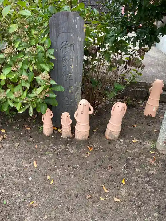 櫻岡大神宮の像