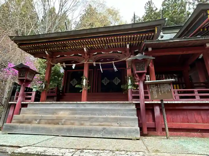 新海三社神社の{uncategorized: "未分類", other: "その他", undefined: "問題あり", building: "その他建物", grave: "お墓", sacred_gate: "鳥居", guardian: "狛犬", statue: "像", buddha: "仏像", history: "歴史", nature: "自然", garden: "庭園", animal: "動物", pagoda: "塔", temizu: "手水舎", mountain_gate: "山門・神門", sanctuary: "本殿・本堂", subordinate: "末社・摂社", art: "芸術", scenery: "景色", jizo: "地蔵", ema: "絵馬", goshuin: "御朱印", omikuji: "おみくじ", items: "授与品その他", amulet: "お守り", goshuincho: "御朱印帳", eats: "食事", festival: "お祭り", votive_dance: "神楽", shichigosan: "七五三参", wedding: "結婚式", experience: "体験その他", initially: "初詣", around: "周辺", anti_infection: "感染症対策"}