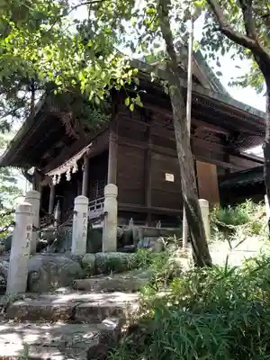 新溝神社の本殿・本堂