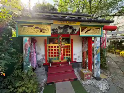 吉原弁財天本宮（吉原神社奥宮）の{uncategorized: "未分類", other: "その他", undefined: "問題あり", building: "その他建物", grave: "お墓", sacred_gate: "鳥居", guardian: "狛犬", statue: "像", buddha: "仏像", history: "歴史", nature: "自然", garden: "庭園", animal: "動物", pagoda: "塔", temizu: "手水舎", mountain_gate: "山門・神門", sanctuary: "本殿・本堂", subordinate: "末社・摂社", art: "芸術", scenery: "景色", jizo: "地蔵", ema: "絵馬", goshuin: "御朱印", omikuji: "おみくじ", items: "授与品その他", amulet: "お守り", goshuincho: "御朱印帳", eats: "食事", festival: "お祭り", votive_dance: "神楽", shichigosan: "七五三参", wedding: "結婚式", experience: "体験その他", initially: "初詣", around: "周辺", anti_infection: "感染症対策"}