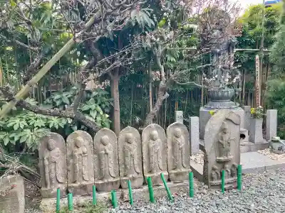 玉蔵院の{uncategorized: "未分類", other: "その他", undefined: "問題あり", building: "その他建物", grave: "お墓", sacred_gate: "鳥居", guardian: "狛犬", statue: "像", buddha: "仏像", history: "歴史", nature: "自然", garden: "庭園", animal: "動物", pagoda: "塔", temizu: "手水舎", mountain_gate: "山門・神門", sanctuary: "本殿・本堂", subordinate: "末社・摂社", art: "芸術", scenery: "景色", jizo: "地蔵", ema: "絵馬", goshuin: "御朱印", omikuji: "おみくじ", items: "授与品その他", amulet: "お守り", goshuincho: "御朱印帳", eats: "食事", festival: "お祭り", votive_dance: "神楽", shichigosan: "七五三参", wedding: "結婚式", experience: "体験その他", initially: "初詣", around: "周辺", anti_infection: "感染症対策"}