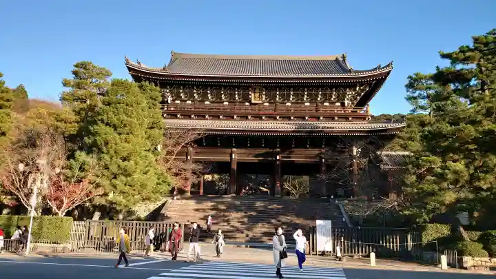 知恩院の{uncategorized: "未分類", other: "その他", undefined: "問題あり", building: "その他建物", grave: "お墓", sacred_gate: "鳥居", guardian: "狛犬", statue: "像", buddha: "仏像", history: "歴史", nature: "自然", garden: "庭園", animal: "動物", pagoda: "塔", temizu: "手水舎", mountain_gate: "山門・神門", sanctuary: "本殿・本堂", subordinate: "末社・摂社", art: "芸術", scenery: "景色", jizo: "地蔵", ema: "絵馬", goshuin: "御朱印", omikuji: "おみくじ", items: "授与品その他", amulet: "お守り", goshuincho: "御朱印帳", eats: "食事", festival: "お祭り", votive_dance: "神楽", shichigosan: "七五三参", wedding: "結婚式", experience: "体験その他", initially: "初詣", around: "周辺", anti_infection: "感染症対策"}