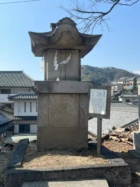 亀山八幡宮(久保八幡神社)の{uncategorized: "未分類", other: "その他", undefined: "問題あり", building: "その他建物", grave: "お墓", sacred_gate: "鳥居", guardian: "狛犬", statue: "像", buddha: "仏像", history: "歴史", nature: "自然", garden: "庭園", animal: "動物", pagoda: "塔", temizu: "手水舎", mountain_gate: "山門・神門", sanctuary: "本殿・本堂", subordinate: "末社・摂社", art: "芸術", scenery: "景色", jizo: "地蔵", ema: "絵馬", goshuin: "御朱印", omikuji: "おみくじ", items: "授与品その他", amulet: "お守り", goshuincho: "御朱印帳", eats: "食事", festival: "お祭り", votive_dance: "神楽", shichigosan: "七五三参", wedding: "結婚式", experience: "体験その他", initially: "初詣", around: "周辺", anti_infection: "感染症対策"}