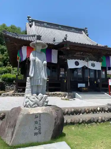 埼玉厄除け開運大師・龍泉寺（切り絵御朱印発祥の寺）の像