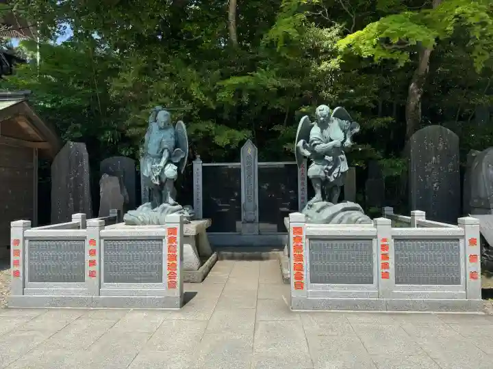 高尾山薬王院の{uncategorized: "未分類", other: "その他", undefined: "問題あり", building: "その他建物", grave: "お墓", sacred_gate: "鳥居", guardian: "狛犬", statue: "像", buddha: "仏像", history: "歴史", nature: "自然", garden: "庭園", animal: "動物", pagoda: "塔", temizu: "手水舎", mountain_gate: "山門・神門", sanctuary: "本殿・本堂", subordinate: "末社・摂社", art: "芸術", scenery: "景色", jizo: "地蔵", ema: "絵馬", goshuin: "御朱印", omikuji: "おみくじ", items: "授与品その他", amulet: "お守り", goshuincho: "御朱印帳", eats: "食事", festival: "お祭り", votive_dance: "神楽", shichigosan: "七五三参", wedding: "結婚式", experience: "体験その他", initially: "初詣", around: "周辺", anti_infection: "感染症対策"}