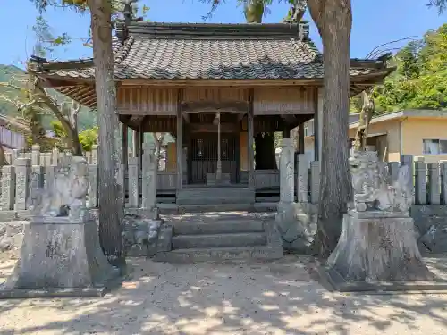 秋葉神社の{uncategorized: "未分類", other: "その他", undefined: "問題あり", building: "その他建物", grave: "お墓", sacred_gate: "鳥居", guardian: "狛犬", statue: "像", buddha: "仏像", history: "歴史", nature: "自然", garden: "庭園", animal: "動物", pagoda: "塔", temizu: "手水舎", mountain_gate: "山門・神門", sanctuary: "本殿・本堂", subordinate: "末社・摂社", art: "芸術", scenery: "景色", jizo: "地蔵", ema: "絵馬", goshuin: "御朱印", omikuji: "おみくじ", items: "授与品その他", amulet: "お守り", goshuincho: "御朱印帳", eats: "食事", festival: "お祭り", votive_dance: "神楽", shichigosan: "七五三参", wedding: "結婚式", experience: "体験その他", initially: "初詣", around: "周辺", anti_infection: "感染症対策"}