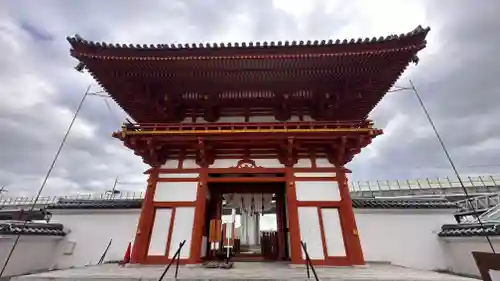 喜光寺の山門