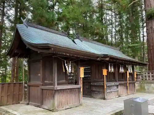 諏訪大社下社秋宮の末社・摂社