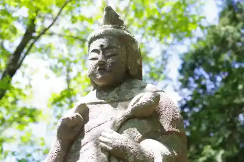 山の神の仏像