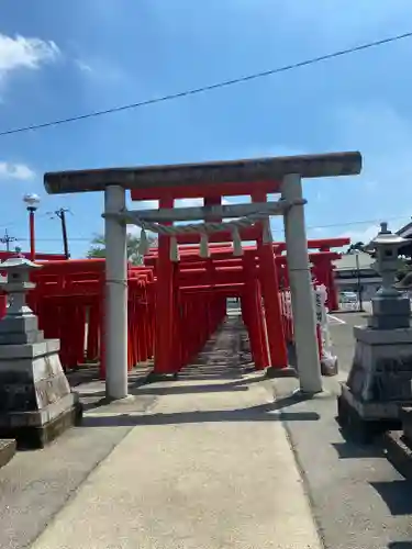 小泉稲荷神社の鳥居