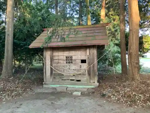 大谷高龗神社の{uncategorized: "未分類", other: "その他", undefined: "問題あり", building: "その他建物", grave: "お墓", sacred_gate: "鳥居", guardian: "狛犬", statue: "像", buddha: "仏像", history: "歴史", nature: "自然", garden: "庭園", animal: "動物", pagoda: "塔", temizu: "手水舎", mountain_gate: "山門・神門", sanctuary: "本殿・本堂", subordinate: "末社・摂社", art: "芸術", scenery: "景色", jizo: "地蔵", ema: "絵馬", goshuin: "御朱印", omikuji: "おみくじ", items: "授与品その他", amulet: "お守り", goshuincho: "御朱印帳", eats: "食事", festival: "お祭り", votive_dance: "神楽", shichigosan: "七五三参", wedding: "結婚式", experience: "体験その他", initially: "初詣", around: "周辺", anti_infection: "感染症対策"}