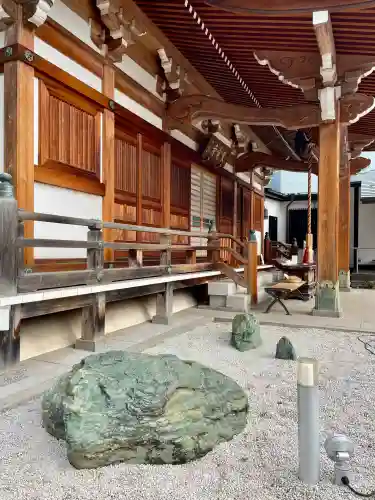 東覺寺の{uncategorized: "未分類", other: "その他", undefined: "問題あり", building: "その他建物", grave: "お墓", sacred_gate: "鳥居", guardian: "狛犬", statue: "像", buddha: "仏像", history: "歴史", nature: "自然", garden: "庭園", animal: "動物", pagoda: "塔", temizu: "手水舎", mountain_gate: "山門・神門", sanctuary: "本殿・本堂", subordinate: "末社・摂社", art: "芸術", scenery: "景色", jizo: "地蔵", ema: "絵馬", goshuin: "御朱印", omikuji: "おみくじ", items: "授与品その他", amulet: "お守り", goshuincho: "御朱印帳", eats: "食事", festival: "お祭り", votive_dance: "神楽", shichigosan: "七五三参", wedding: "結婚式", experience: "体験その他", initially: "初詣", around: "周辺", anti_infection: "感染症対策"}