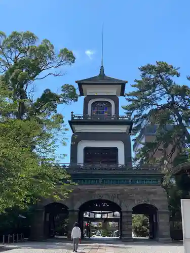尾山神社の山門・神門