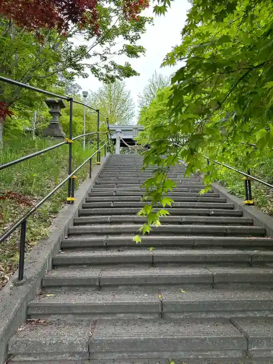 厚真神社の{uncategorized: "未分類", other: "その他", undefined: "問題あり", building: "その他建物", grave: "お墓", sacred_gate: "鳥居", guardian: "狛犬", statue: "像", buddha: "仏像", history: "歴史", nature: "自然", garden: "庭園", animal: "動物", pagoda: "塔", temizu: "手水舎", mountain_gate: "山門・神門", sanctuary: "本殿・本堂", subordinate: "末社・摂社", art: "芸術", scenery: "景色", jizo: "地蔵", ema: "絵馬", goshuin: "御朱印", omikuji: "おみくじ", items: "授与品その他", amulet: "お守り", goshuincho: "御朱印帳", eats: "食事", festival: "お祭り", votive_dance: "神楽", shichigosan: "七五三参", wedding: "結婚式", experience: "体験その他", initially: "初詣", around: "周辺", anti_infection: "感染症対策"}