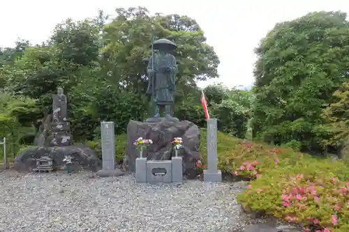 東海寺の像