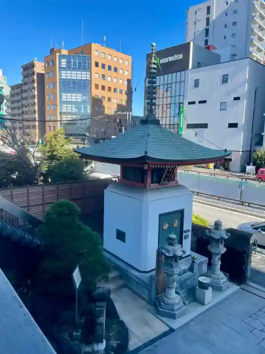 大聖院の{uncategorized: "未分類", other: "その他", undefined: "問題あり", building: "その他建物", grave: "お墓", sacred_gate: "鳥居", guardian: "狛犬", statue: "像", buddha: "仏像", history: "歴史", nature: "自然", garden: "庭園", animal: "動物", pagoda: "塔", temizu: "手水舎", mountain_gate: "山門・神門", sanctuary: "本殿・本堂", subordinate: "末社・摂社", art: "芸術", scenery: "景色", jizo: "地蔵", ema: "絵馬", goshuin: "御朱印", omikuji: "おみくじ", items: "授与品その他", amulet: "お守り", goshuincho: "御朱印帳", eats: "食事", festival: "お祭り", votive_dance: "神楽", shichigosan: "七五三参", wedding: "結婚式", experience: "体験その他", initially: "初詣", around: "周辺", anti_infection: "感染症対策"}