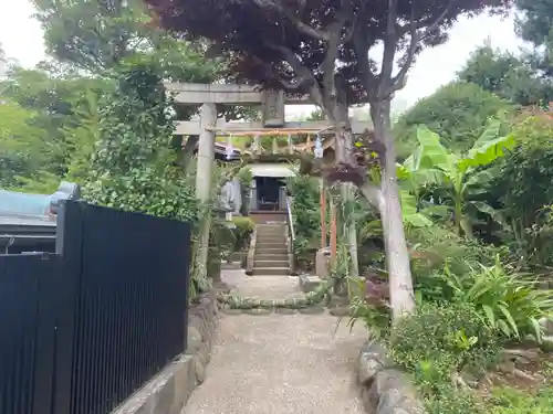 横浜御嶽神社の鳥居