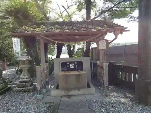 鳴無神社の手水舎