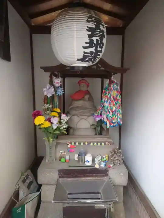 子育地蔵の{uncategorized: "未分類", other: "その他", undefined: "問題あり", building: "その他建物", grave: "お墓", sacred_gate: "鳥居", guardian: "狛犬", statue: "像", buddha: "仏像", history: "歴史", nature: "自然", garden: "庭園", animal: "動物", pagoda: "塔", temizu: "手水舎", mountain_gate: "山門・神門", sanctuary: "本殿・本堂", subordinate: "末社・摂社", art: "芸術", scenery: "景色", jizo: "地蔵", ema: "絵馬", goshuin: "御朱印", omikuji: "おみくじ", items: "授与品その他", amulet: "お守り", goshuincho: "御朱印帳", eats: "食事", festival: "お祭り", votive_dance: "神楽", shichigosan: "七五三参", wedding: "結婚式", experience: "体験その他", initially: "初詣", around: "周辺", anti_infection: "感染症対策"}