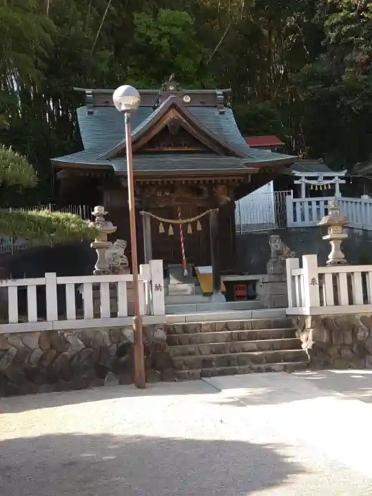 立石神社の{uncategorized: "未分類", other: "その他", undefined: "問題あり", building: "その他建物", grave: "お墓", sacred_gate: "鳥居", guardian: "狛犬", statue: "像", buddha: "仏像", history: "歴史", nature: "自然", garden: "庭園", animal: "動物", pagoda: "塔", temizu: "手水舎", mountain_gate: "山門・神門", sanctuary: "本殿・本堂", subordinate: "末社・摂社", art: "芸術", scenery: "景色", jizo: "地蔵", ema: "絵馬", goshuin: "御朱印", omikuji: "おみくじ", items: "授与品その他", amulet: "お守り", goshuincho: "御朱印帳", eats: "食事", festival: "お祭り", votive_dance: "神楽", shichigosan: "七五三参", wedding: "結婚式", experience: "体験その他", initially: "初詣", around: "周辺", anti_infection: "感染症対策"}