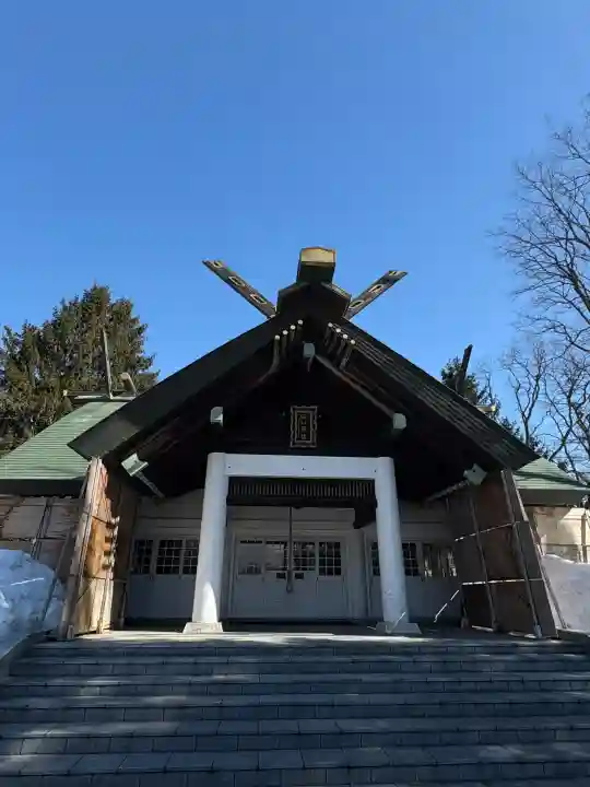 砂川神社の{uncategorized: "未分類", other: "その他", undefined: "問題あり", building: "その他建物", grave: "お墓", sacred_gate: "鳥居", guardian: "狛犬", statue: "像", buddha: "仏像", history: "歴史", nature: "自然", garden: "庭園", animal: "動物", pagoda: "塔", temizu: "手水舎", mountain_gate: "山門・神門", sanctuary: "本殿・本堂", subordinate: "末社・摂社", art: "芸術", scenery: "景色", jizo: "地蔵", ema: "絵馬", goshuin: "御朱印", omikuji: "おみくじ", items: "授与品その他", amulet: "お守り", goshuincho: "御朱印帳", eats: "食事", festival: "お祭り", votive_dance: "神楽", shichigosan: "七五三参", wedding: "結婚式", experience: "体験その他", initially: "初詣", around: "周辺", anti_infection: "感染症対策"}