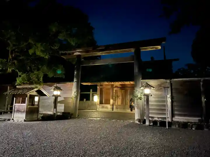 伊勢神宮外宮(豊受大神宮)の{uncategorized: "未分類", other: "その他", undefined: "問題あり", building: "その他建物", grave: "お墓", sacred_gate: "鳥居", guardian: "狛犬", statue: "像", buddha: "仏像", history: "歴史", nature: "自然", garden: "庭園", animal: "動物", pagoda: "塔", temizu: "手水舎", mountain_gate: "山門・神門", sanctuary: "本殿・本堂", subordinate: "末社・摂社", art: "芸術", scenery: "景色", jizo: "地蔵", ema: "絵馬", goshuin: "御朱印", omikuji: "おみくじ", items: "授与品その他", amulet: "お守り", goshuincho: "御朱印帳", eats: "食事", festival: "お祭り", votive_dance: "神楽", shichigosan: "七五三参", wedding: "結婚式", experience: "体験その他", initially: "初詣", around: "周辺", anti_infection: "感染症対策"}