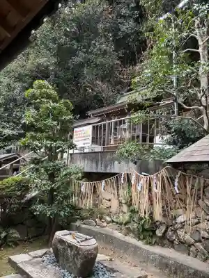 素盞鳴神社の{uncategorized: "未分類", other: "その他", undefined: "問題あり", building: "その他建物", grave: "お墓", sacred_gate: "鳥居", guardian: "狛犬", statue: "像", buddha: "仏像", history: "歴史", nature: "自然", garden: "庭園", animal: "動物", pagoda: "塔", temizu: "手水舎", mountain_gate: "山門・神門", sanctuary: "本殿・本堂", subordinate: "末社・摂社", art: "芸術", scenery: "景色", jizo: "地蔵", ema: "絵馬", goshuin: "御朱印", omikuji: "おみくじ", items: "授与品その他", amulet: "お守り", goshuincho: "御朱印帳", eats: "食事", festival: "お祭り", votive_dance: "神楽", shichigosan: "七五三参", wedding: "結婚式", experience: "体験その他", initially: "初詣", around: "周辺", anti_infection: "感染症対策"}