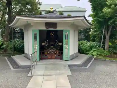 十念寺の{uncategorized: "未分類", other: "その他", undefined: "問題あり", building: "その他建物", grave: "お墓", sacred_gate: "鳥居", guardian: "狛犬", statue: "像", buddha: "仏像", history: "歴史", nature: "自然", garden: "庭園", animal: "動物", pagoda: "塔", temizu: "手水舎", mountain_gate: "山門・神門", sanctuary: "本殿・本堂", subordinate: "末社・摂社", art: "芸術", scenery: "景色", jizo: "地蔵", ema: "絵馬", goshuin: "御朱印", omikuji: "おみくじ", items: "授与品その他", amulet: "お守り", goshuincho: "御朱印帳", eats: "食事", festival: "お祭り", votive_dance: "神楽", shichigosan: "七五三参", wedding: "結婚式", experience: "体験その他", initially: "初詣", around: "周辺", anti_infection: "感染症対策"}