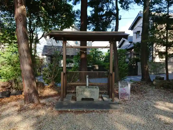 神明社の手水舎