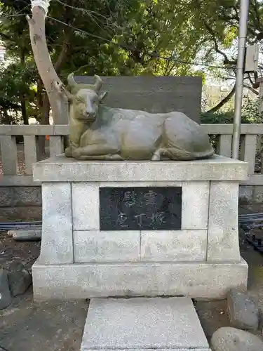 牛嶋神社の像