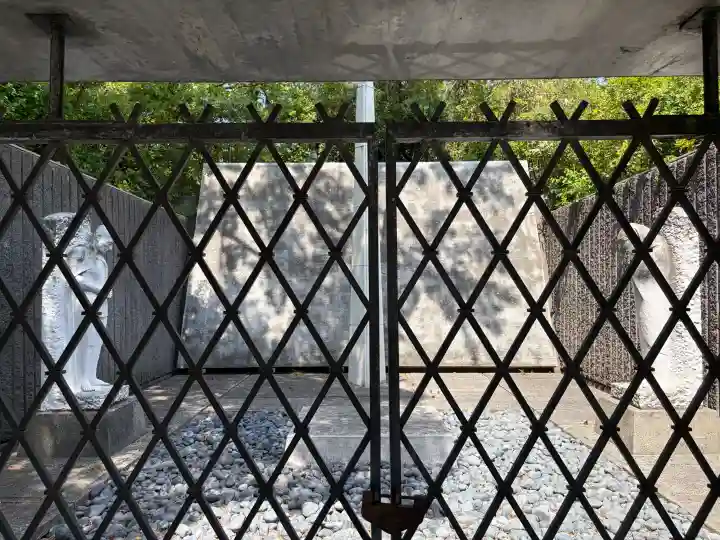 新潟縣護國神社の{uncategorized: "未分類", other: "その他", undefined: "問題あり", building: "その他建物", grave: "お墓", sacred_gate: "鳥居", guardian: "狛犬", statue: "像", buddha: "仏像", history: "歴史", nature: "自然", garden: "庭園", animal: "動物", pagoda: "塔", temizu: "手水舎", mountain_gate: "山門・神門", sanctuary: "本殿・本堂", subordinate: "末社・摂社", art: "芸術", scenery: "景色", jizo: "地蔵", ema: "絵馬", goshuin: "御朱印", omikuji: "おみくじ", items: "授与品その他", amulet: "お守り", goshuincho: "御朱印帳", eats: "食事", festival: "お祭り", votive_dance: "神楽", shichigosan: "七五三参", wedding: "結婚式", experience: "体験その他", initially: "初詣", around: "周辺", anti_infection: "感染症対策"}