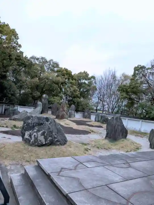 豊國神社の{uncategorized: "未分類", other: "その他", undefined: "問題あり", building: "その他建物", grave: "お墓", sacred_gate: "鳥居", guardian: "狛犬", statue: "像", buddha: "仏像", history: "歴史", nature: "自然", garden: "庭園", animal: "動物", pagoda: "塔", temizu: "手水舎", mountain_gate: "山門・神門", sanctuary: "本殿・本堂", subordinate: "末社・摂社", art: "芸術", scenery: "景色", jizo: "地蔵", ema: "絵馬", goshuin: "御朱印", omikuji: "おみくじ", items: "授与品その他", amulet: "お守り", goshuincho: "御朱印帳", eats: "食事", festival: "お祭り", votive_dance: "神楽", shichigosan: "七五三参", wedding: "結婚式", experience: "体験その他", initially: "初詣", around: "周辺", anti_infection: "感染症対策"}