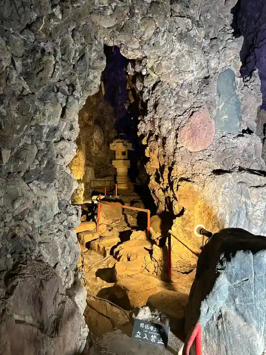 洞窟観音・徳明園・山徳記念館(群馬県)