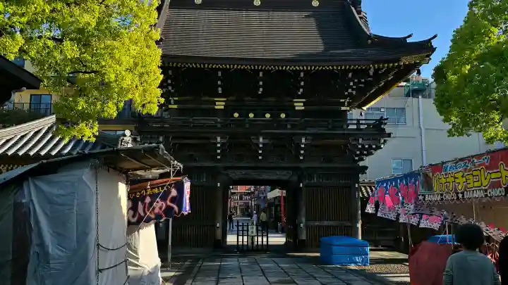 西新井大師総持寺の{uncategorized: "未分類", other: "その他", undefined: "問題あり", building: "その他建物", grave: "お墓", sacred_gate: "鳥居", guardian: "狛犬", statue: "像", buddha: "仏像", history: "歴史", nature: "自然", garden: "庭園", animal: "動物", pagoda: "塔", temizu: "手水舎", mountain_gate: "山門・神門", sanctuary: "本殿・本堂", subordinate: "末社・摂社", art: "芸術", scenery: "景色", jizo: "地蔵", ema: "絵馬", goshuin: "御朱印", omikuji: "おみくじ", items: "授与品その他", amulet: "お守り", goshuincho: "御朱印帳", eats: "食事", festival: "お祭り", votive_dance: "神楽", shichigosan: "七五三参", wedding: "結婚式", experience: "体験その他", initially: "初詣", around: "周辺", anti_infection: "感染症対策"}