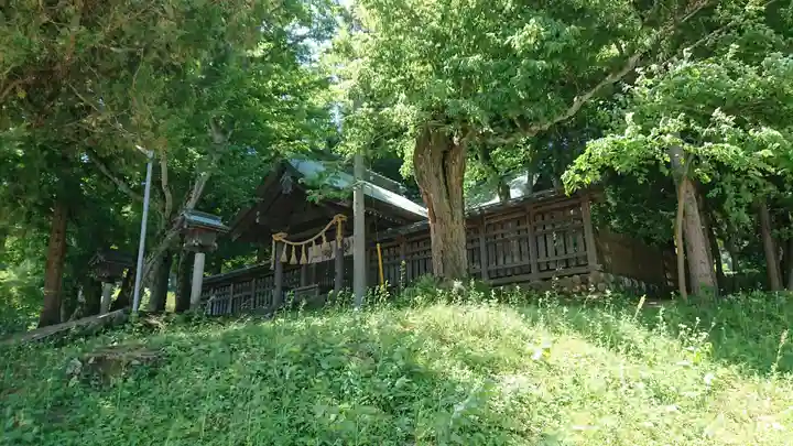 諏訪大社上社前宮の本殿・本堂