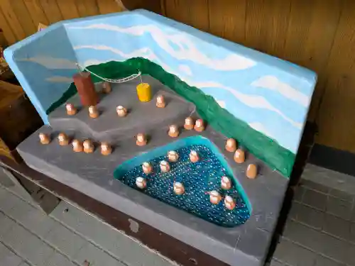 湯倉神社の{uncategorized: "未分類", other: "その他", undefined: "問題あり", building: "その他建物", grave: "お墓", sacred_gate: "鳥居", guardian: "狛犬", statue: "像", buddha: "仏像", history: "歴史", nature: "自然", garden: "庭園", animal: "動物", pagoda: "塔", temizu: "手水舎", mountain_gate: "山門・神門", sanctuary: "本殿・本堂", subordinate: "末社・摂社", art: "芸術", scenery: "景色", jizo: "地蔵", ema: "絵馬", goshuin: "御朱印", omikuji: "おみくじ", items: "授与品その他", amulet: "お守り", goshuincho: "御朱印帳", eats: "食事", festival: "お祭り", votive_dance: "神楽", shichigosan: "七五三参", wedding: "結婚式", experience: "体験その他", initially: "初詣", around: "周辺", anti_infection: "感染症対策"}