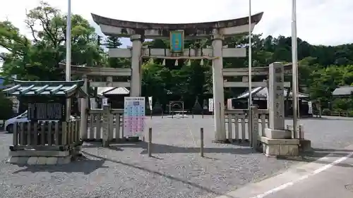 三輪神社の鳥居