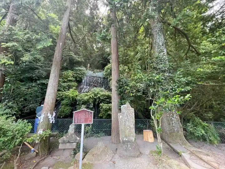 瀧川神社の庭園