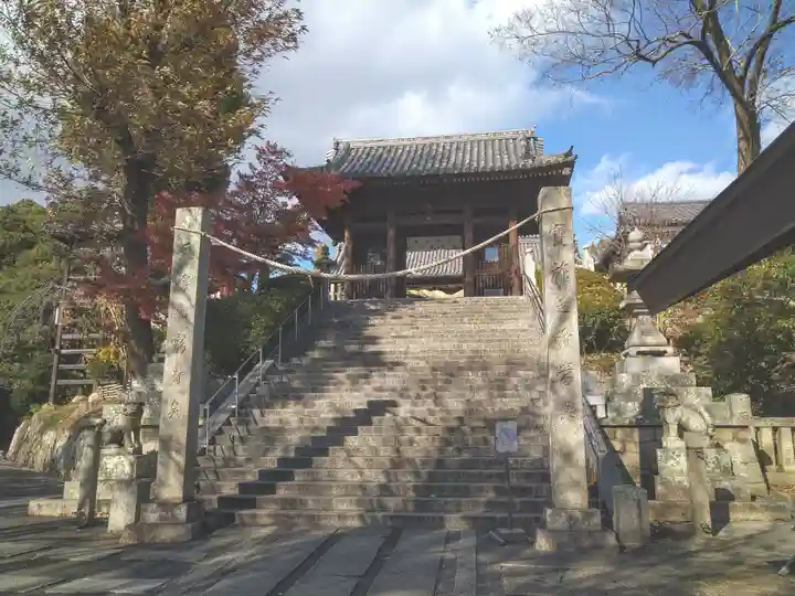 阿智神社の山門・神門