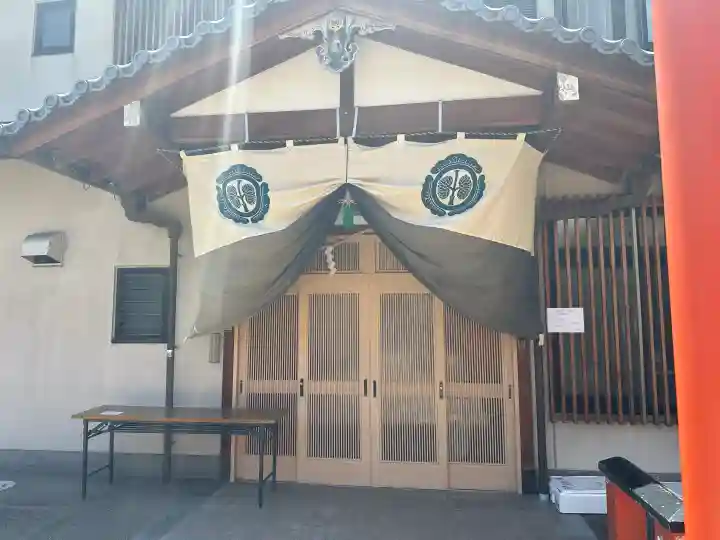 朱雀松尾總神社(松尾大社朱雀御旅所)の{uncategorized: "未分類", other: "その他", undefined: "問題あり", building: "その他建物", grave: "お墓", sacred_gate: "鳥居", guardian: "狛犬", statue: "像", buddha: "仏像", history: "歴史", nature: "自然", garden: "庭園", animal: "動物", pagoda: "塔", temizu: "手水舎", mountain_gate: "山門・神門", sanctuary: "本殿・本堂", subordinate: "末社・摂社", art: "芸術", scenery: "景色", jizo: "地蔵", ema: "絵馬", goshuin: "御朱印", omikuji: "おみくじ", items: "授与品その他", amulet: "お守り", goshuincho: "御朱印帳", eats: "食事", festival: "お祭り", votive_dance: "神楽", shichigosan: "七五三参", wedding: "結婚式", experience: "体験その他", initially: "初詣", around: "周辺", anti_infection: "感染症対策"}
