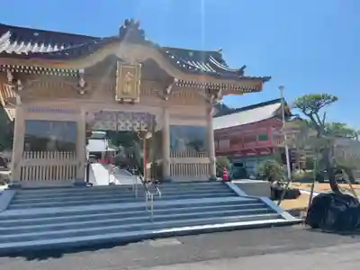 青龍寺(昭和大仏)の山門・神門