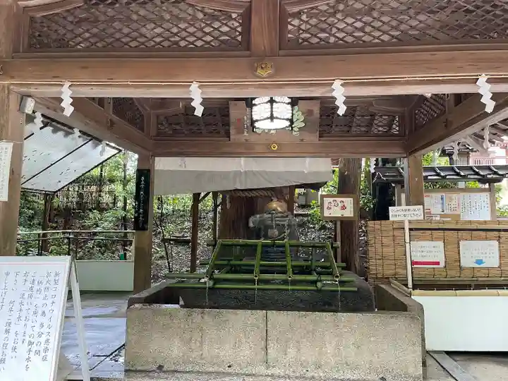 大神神社の手水舎