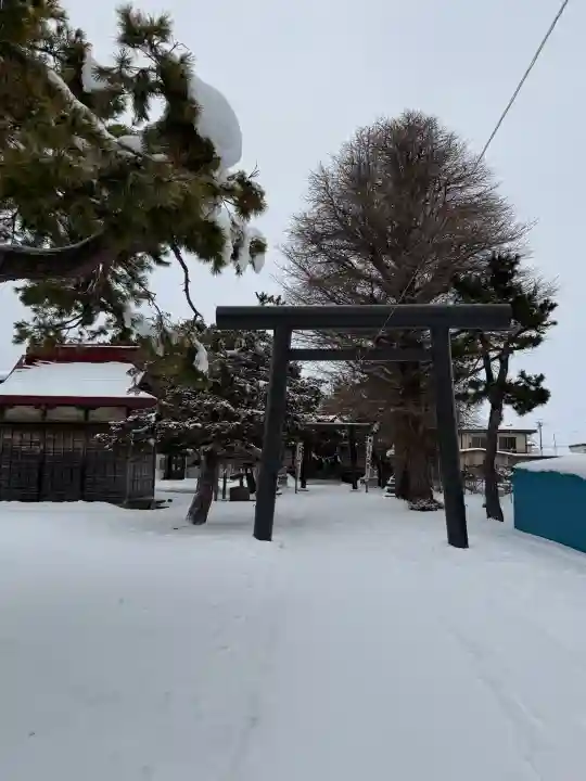 上磯八幡宮の{uncategorized: "未分類", other: "その他", undefined: "問題あり", building: "その他建物", grave: "お墓", sacred_gate: "鳥居", guardian: "狛犬", statue: "像", buddha: "仏像", history: "歴史", nature: "自然", garden: "庭園", animal: "動物", pagoda: "塔", temizu: "手水舎", mountain_gate: "山門・神門", sanctuary: "本殿・本堂", subordinate: "末社・摂社", art: "芸術", scenery: "景色", jizo: "地蔵", ema: "絵馬", goshuin: "御朱印", omikuji: "おみくじ", items: "授与品その他", amulet: "お守り", goshuincho: "御朱印帳", eats: "食事", festival: "お祭り", votive_dance: "神楽", shichigosan: "七五三参", wedding: "結婚式", experience: "体験その他", initially: "初詣", around: "周辺", anti_infection: "感染症対策"}
