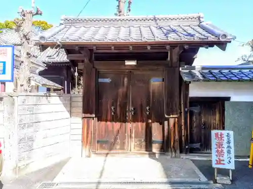 長久寺の山門