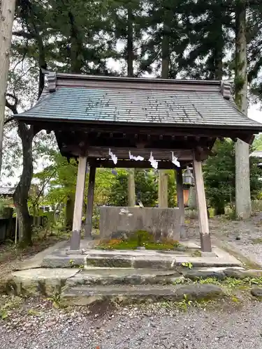 諏訪大社上社前宮の手水舎