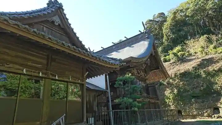 郡浦神社の本殿・本堂